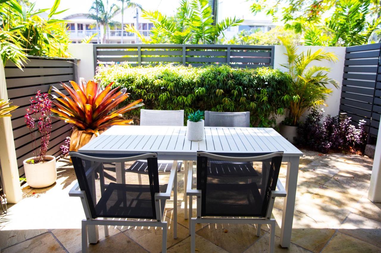 2 Bedroom Renovated Townhouse, Walk To Noosa River Нусавил Екстериор снимка